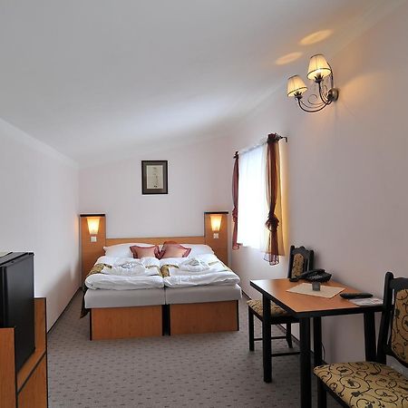 Hotel Manes Svratka Luaran gambar