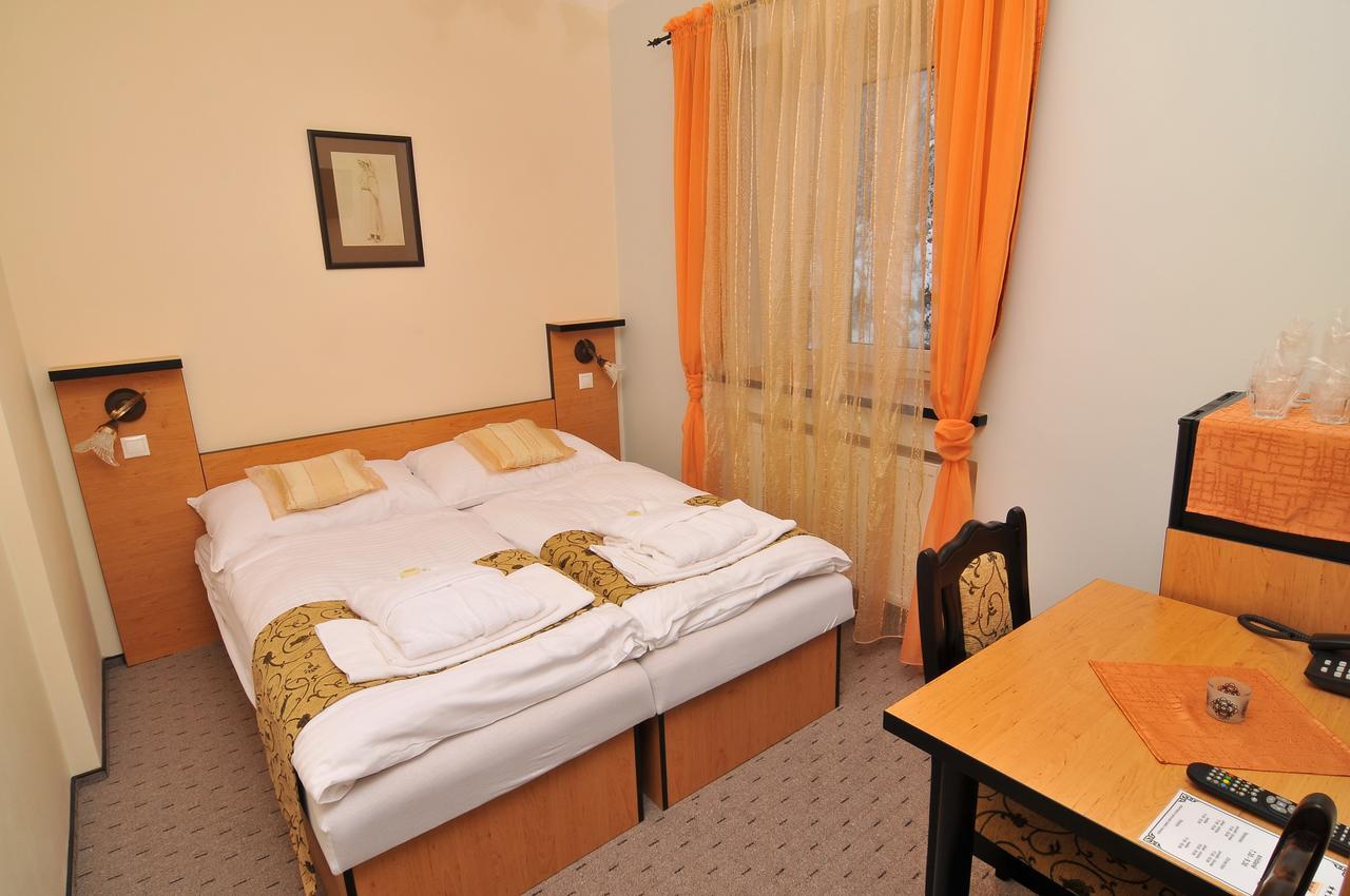 Hotel Manes Svratka Luaran gambar