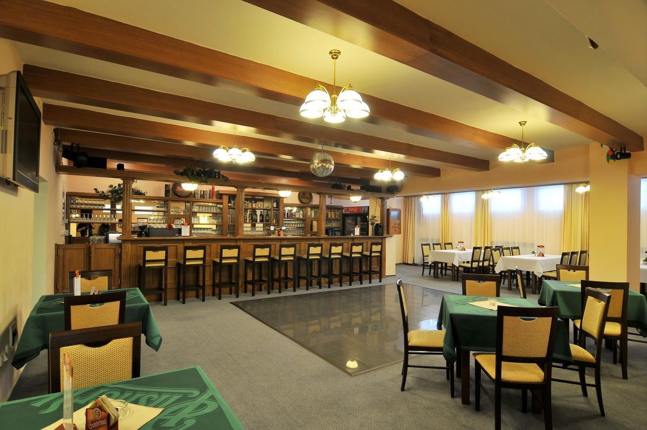Hotel Manes Svratka Luaran gambar